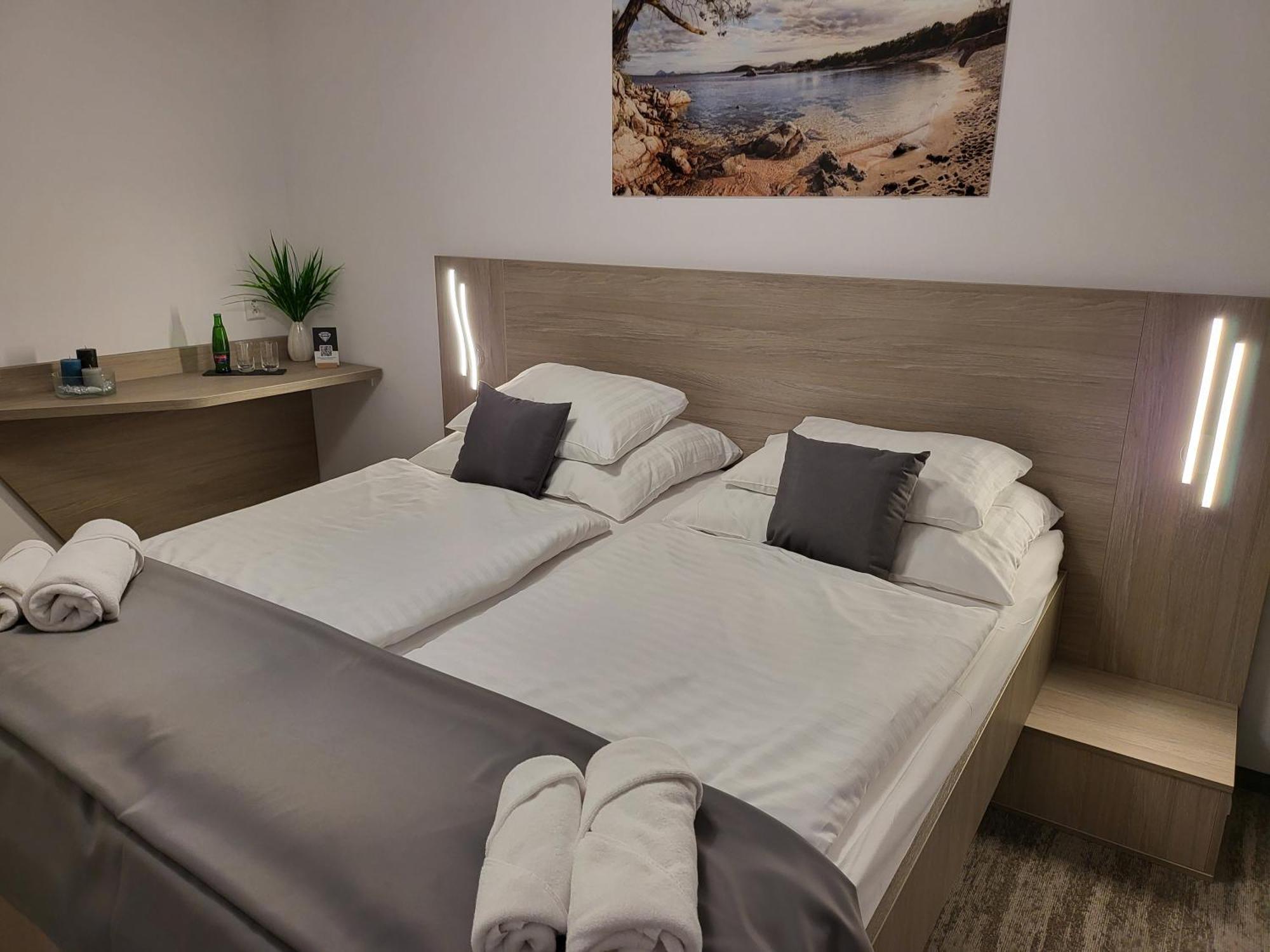 קושיצה Hotel Crystal מראה חיצוני תמונה