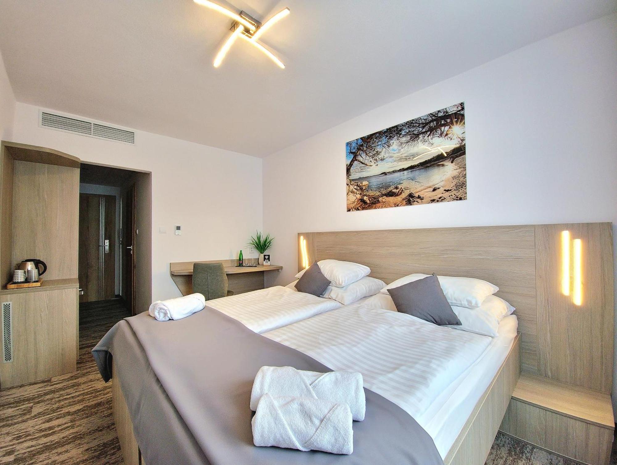 קושיצה Hotel Crystal מראה חיצוני תמונה